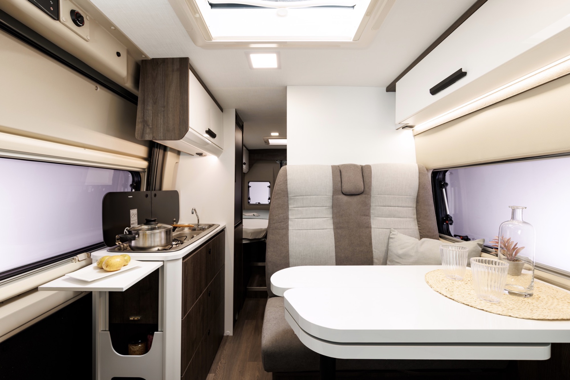 Interior de la autocaravana Benimar Benivan B160